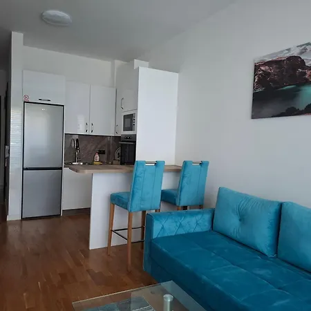 Blue Minimalist Bulevar